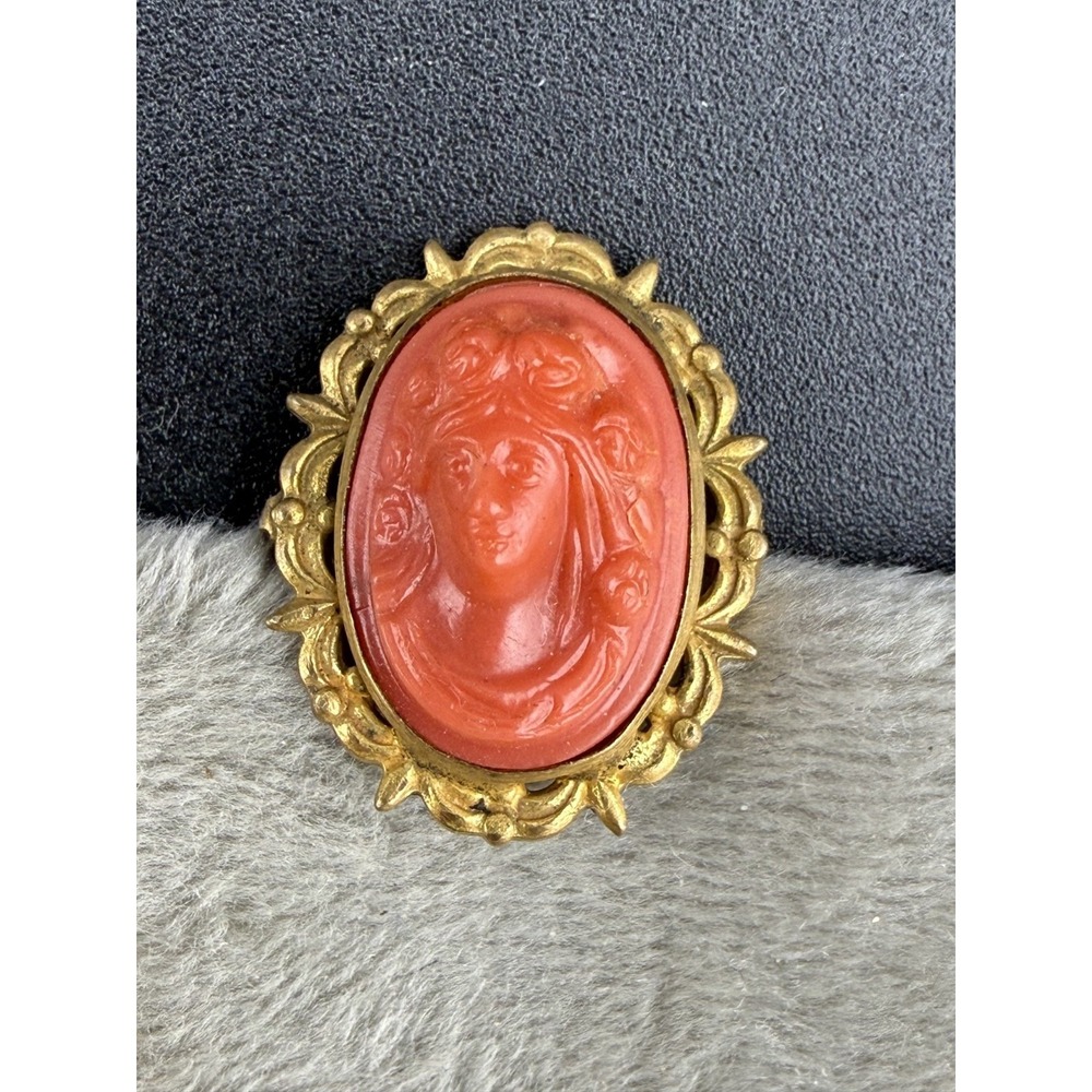 Vintage Cameo Brooch Gold tone Molded Orange - Picture 7 of 8
